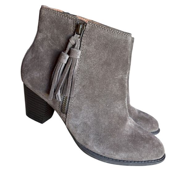Vionic Weather Resistant Grey Suede Mid-Heel Booties with Tassels size 6.5 - Picture 2 of 16